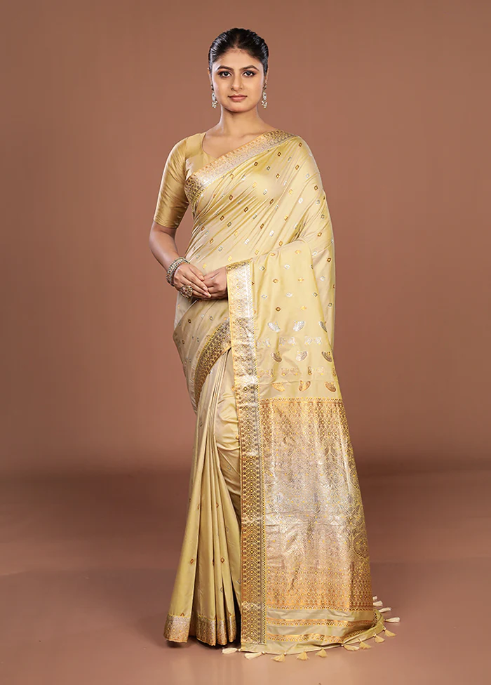 Cream Assam Silk Saree With Blouse Piece - Image 2