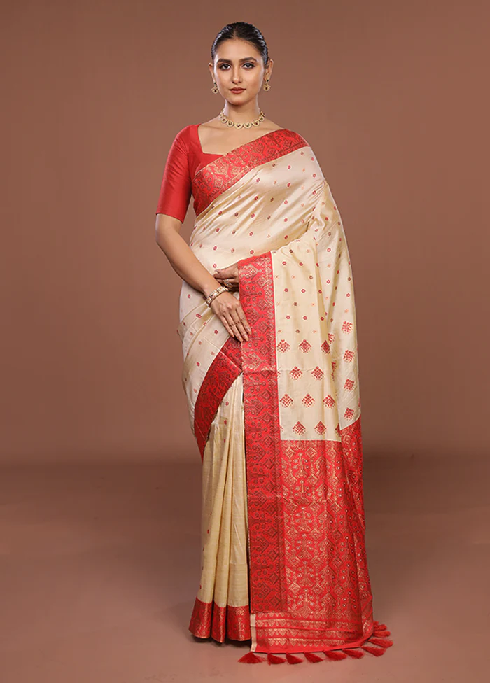Cream Assam Silk Saree With Blouse Piece - Image 2