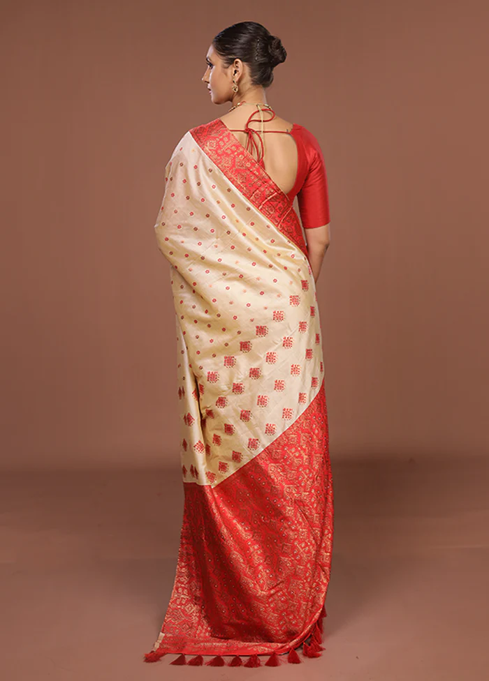 Cream Assam Silk Saree With Blouse Piece - Image 3