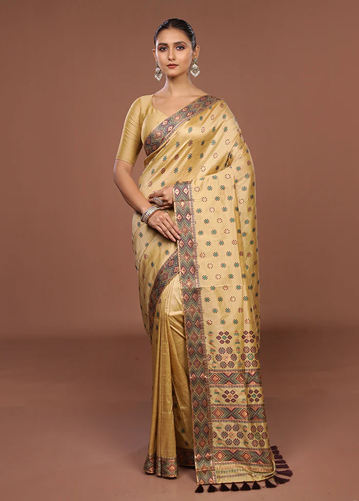 Cream Assam Silk Saree With Blouse Piece - Image 2