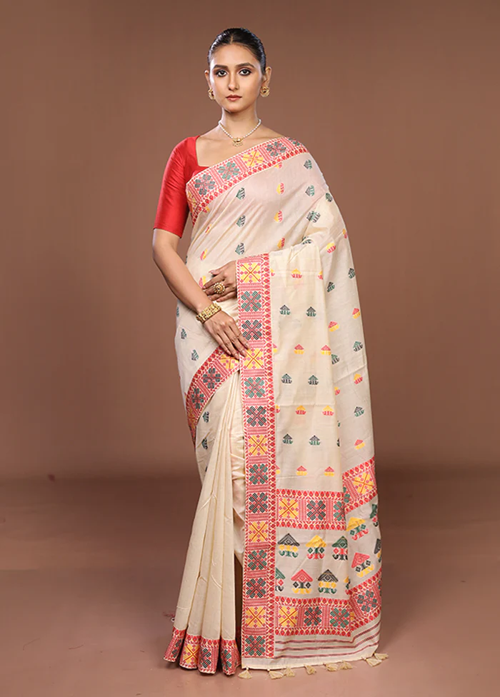 Cream Assam Silk Saree With Blouse Piece - Image 2