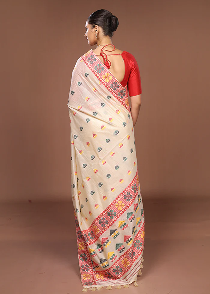 Cream Assam Silk Saree With Blouse Piece - Image 3