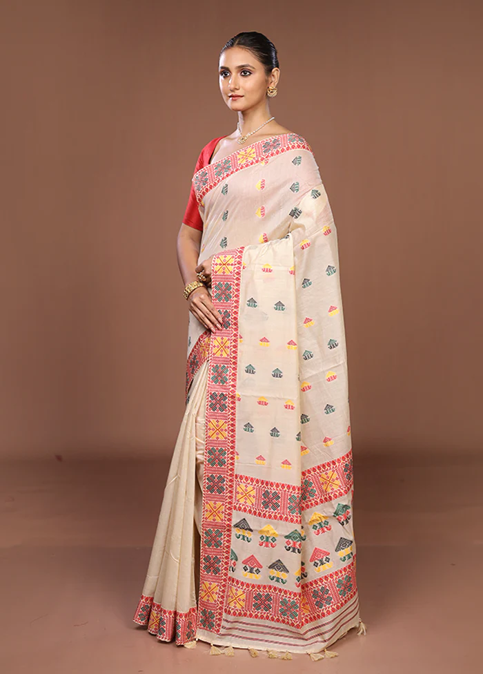 Cream Assam Silk Saree With Blouse Piece - Image 4