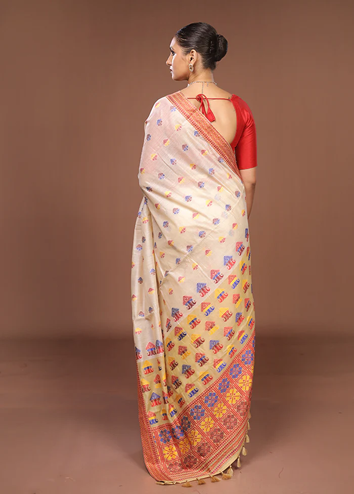 Cream Assam Silk Saree With Blouse Piece - Image 3