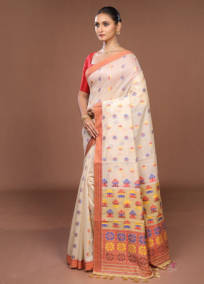 Cream Assam Silk Saree With Blouse Piece - Image 4