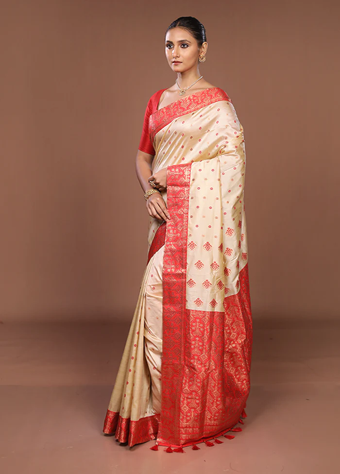 Cream Assam Silk Saree With Blouse Piece - Image 4