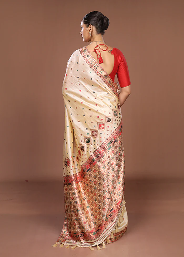 Cream Assam Silk Saree With Blouse Piece - Image 3