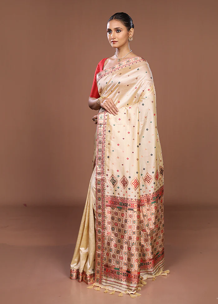 Cream Assam Silk Saree With Blouse Piece - Image 4