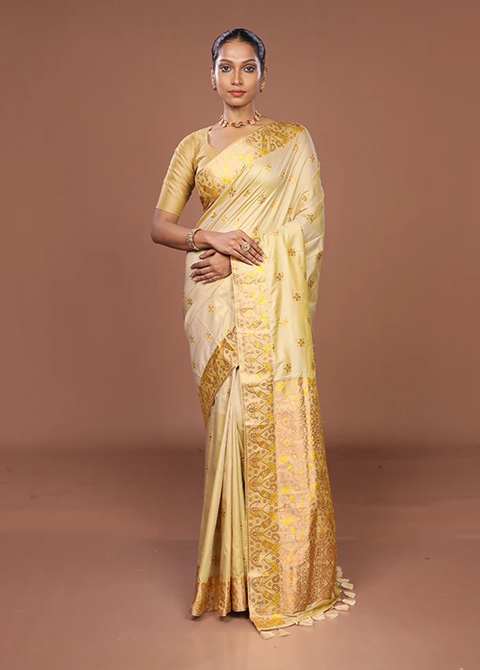 Cream Assam Silk Saree With Blouse Piece - Image 2
