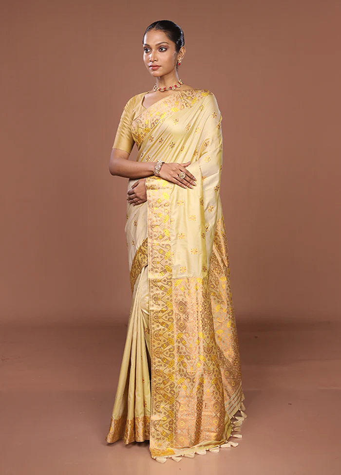 Cream Assam Silk Saree With Blouse Piece - Image 4