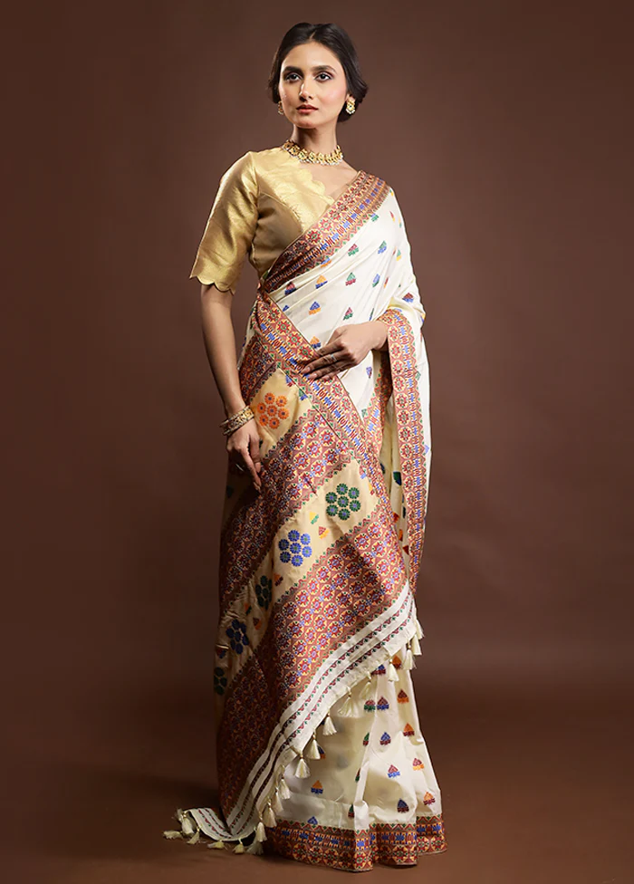 Cream Assam Silk Saree With Blouse Piece - Image 4