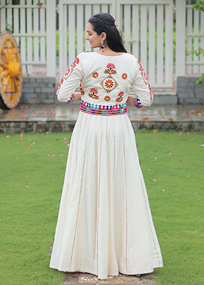 Cream Blended Silk Lehenga Set - Image 3