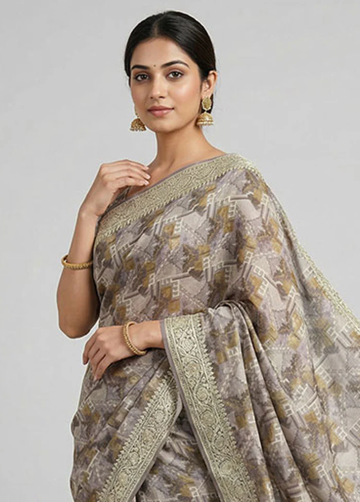 Cream Chiffon Silk Saree With Blouse Piece - Image 2