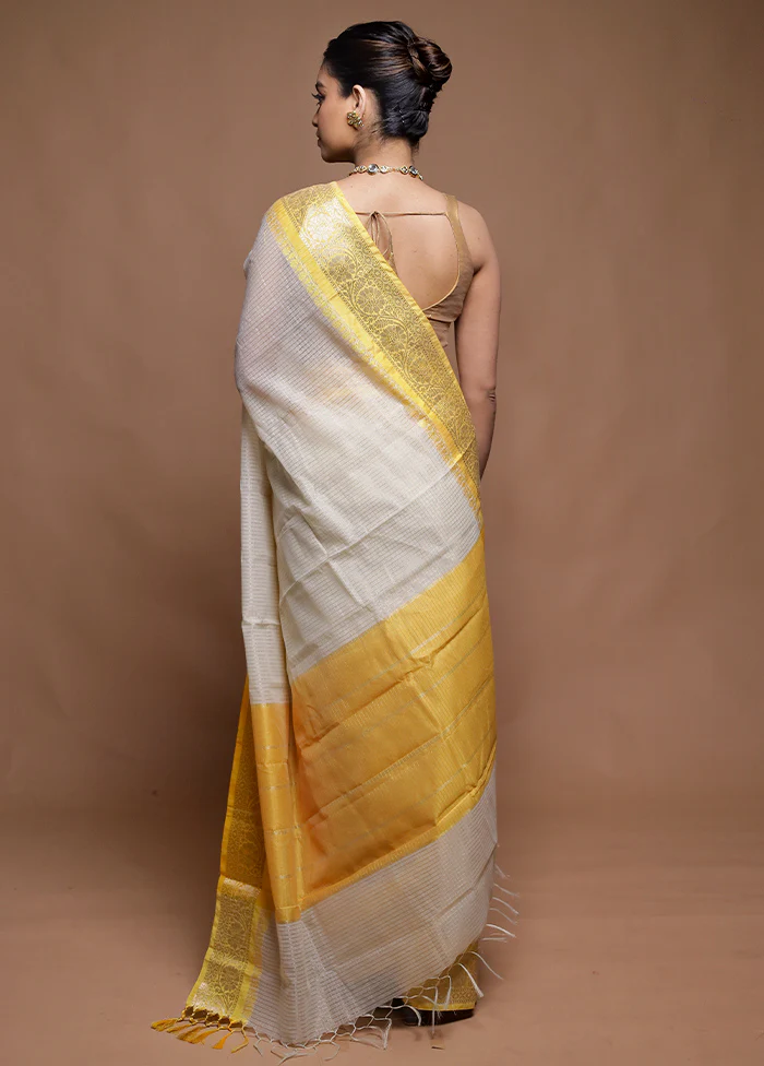 Cream Cotton Saree With Blouse Piece - Image 3