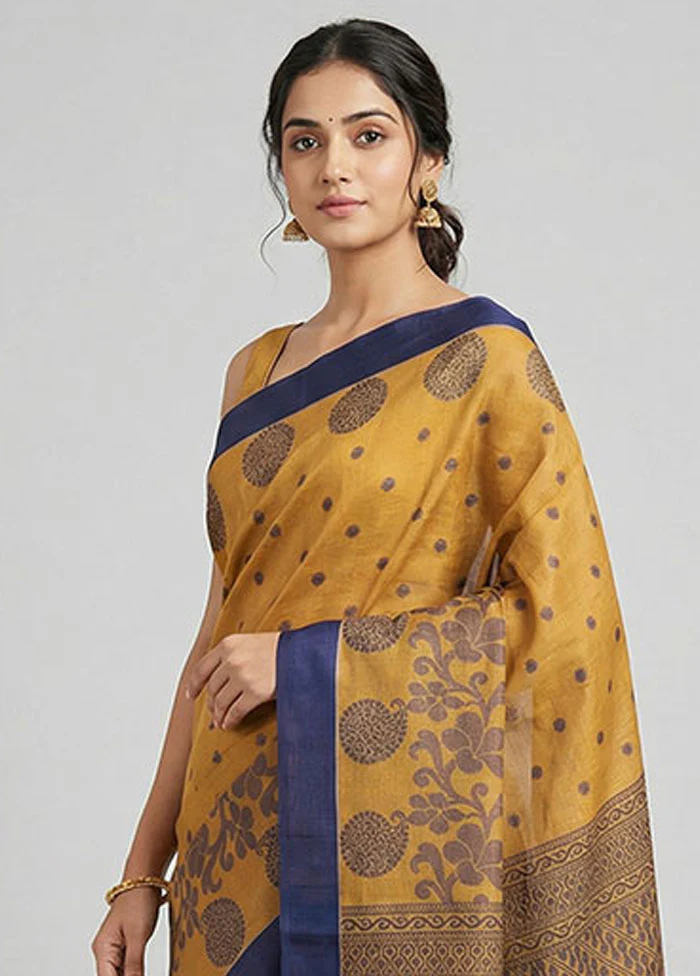 Cream Cotton Saree With Blouse Piece - Image 2