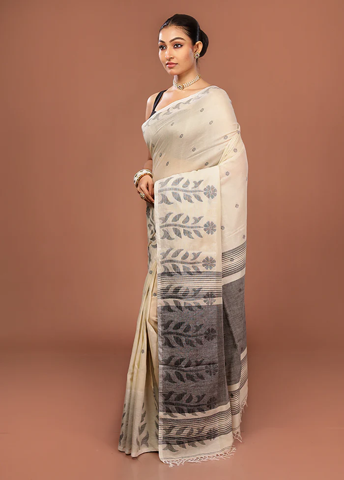 Cream Cotton Saree With Blouse Piece - Image 4