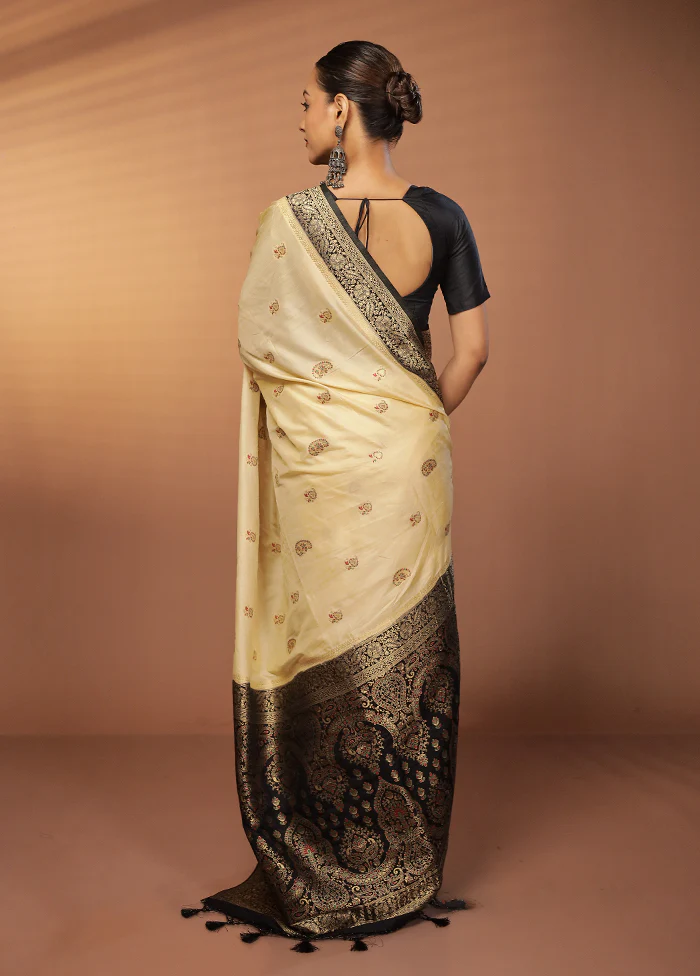 Cream Dupion Silk Saree With Blouse Piece - Image 3
