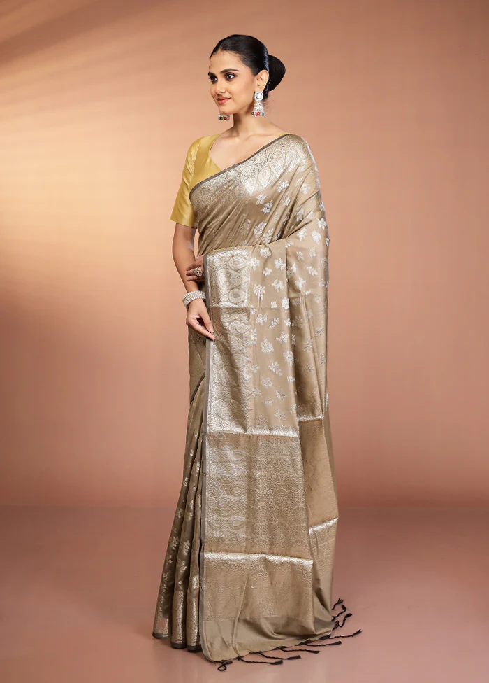 Cream Dupion Silk Saree With Blouse Piece - Image 4
