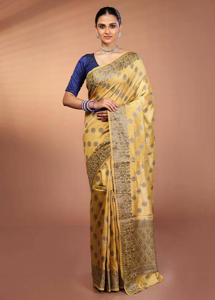 Cream Dupion Silk Saree With Blouse Piece - Image 2