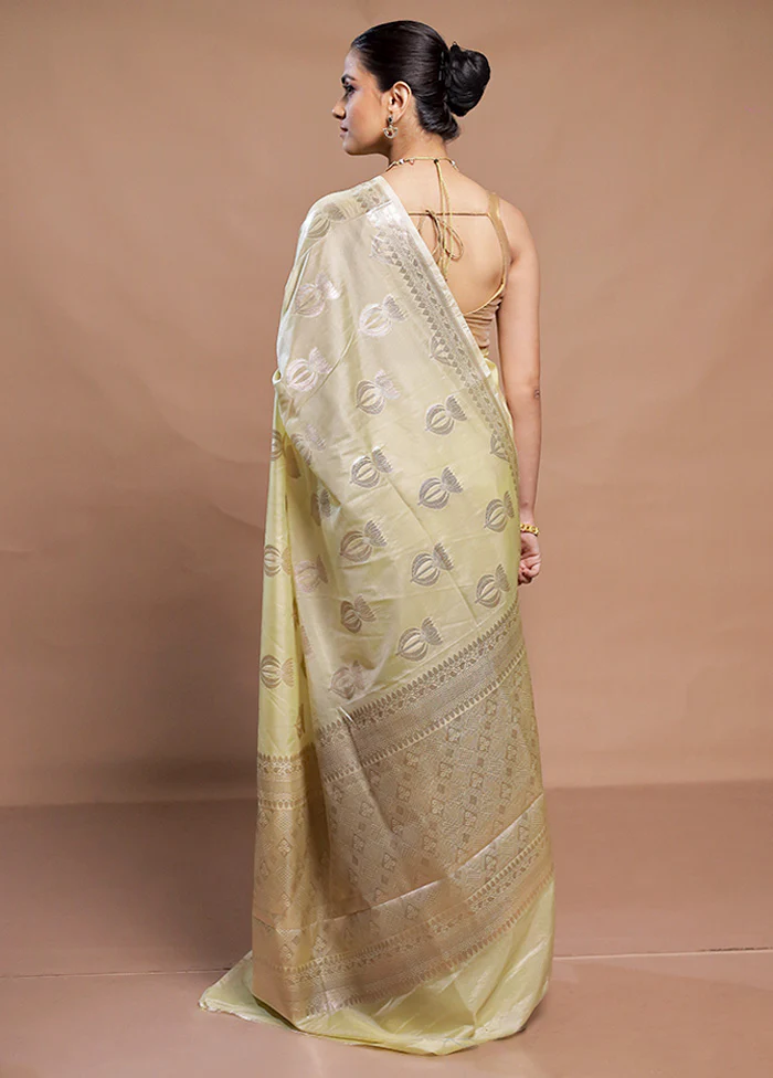 Cream Dupion Silk Saree With Blouse Piece - Image 3