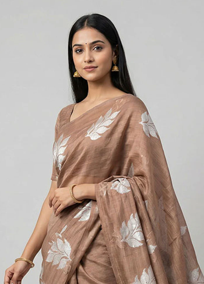 Cream Dupion Silk Saree With Blouse Piece - Image 2