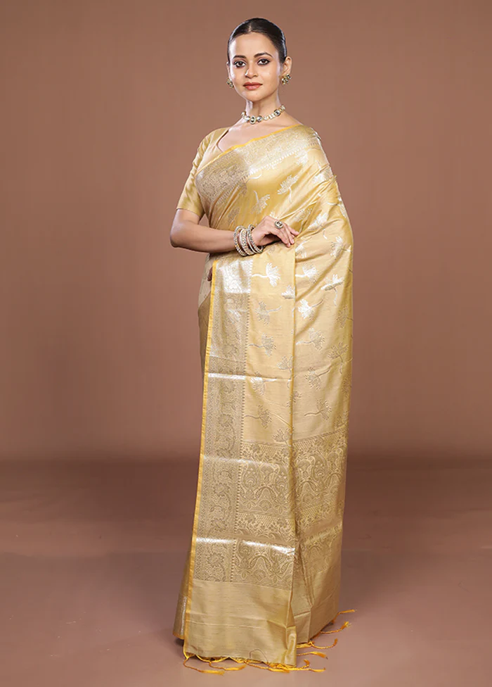Cream Dupion Silk Saree With Blouse Piece - Image 4