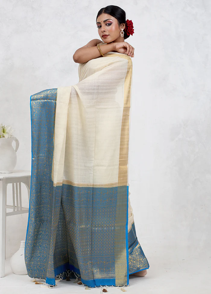 White Dupion Silk Saree With Blouse Piece - Image 4
