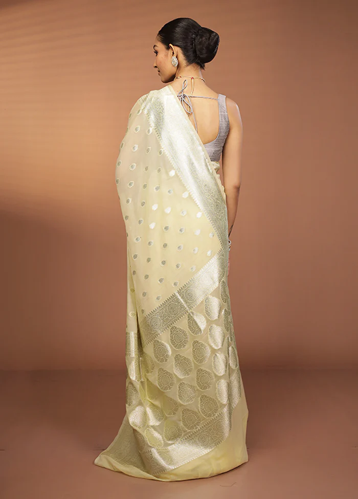 Cream Georgette Saree With Blouse Piece - Image 3