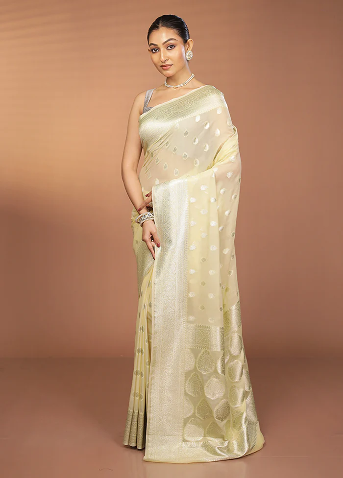 Cream Georgette Saree With Blouse Piece - Image 4