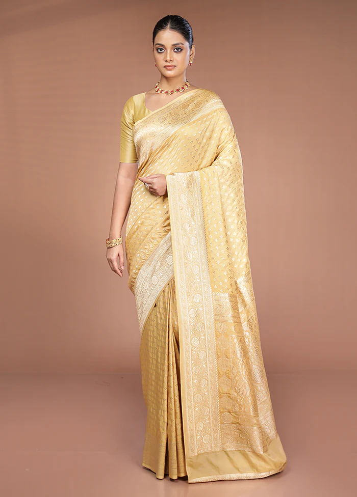 Cream Georgette Saree With Blouse Piece - Image 2