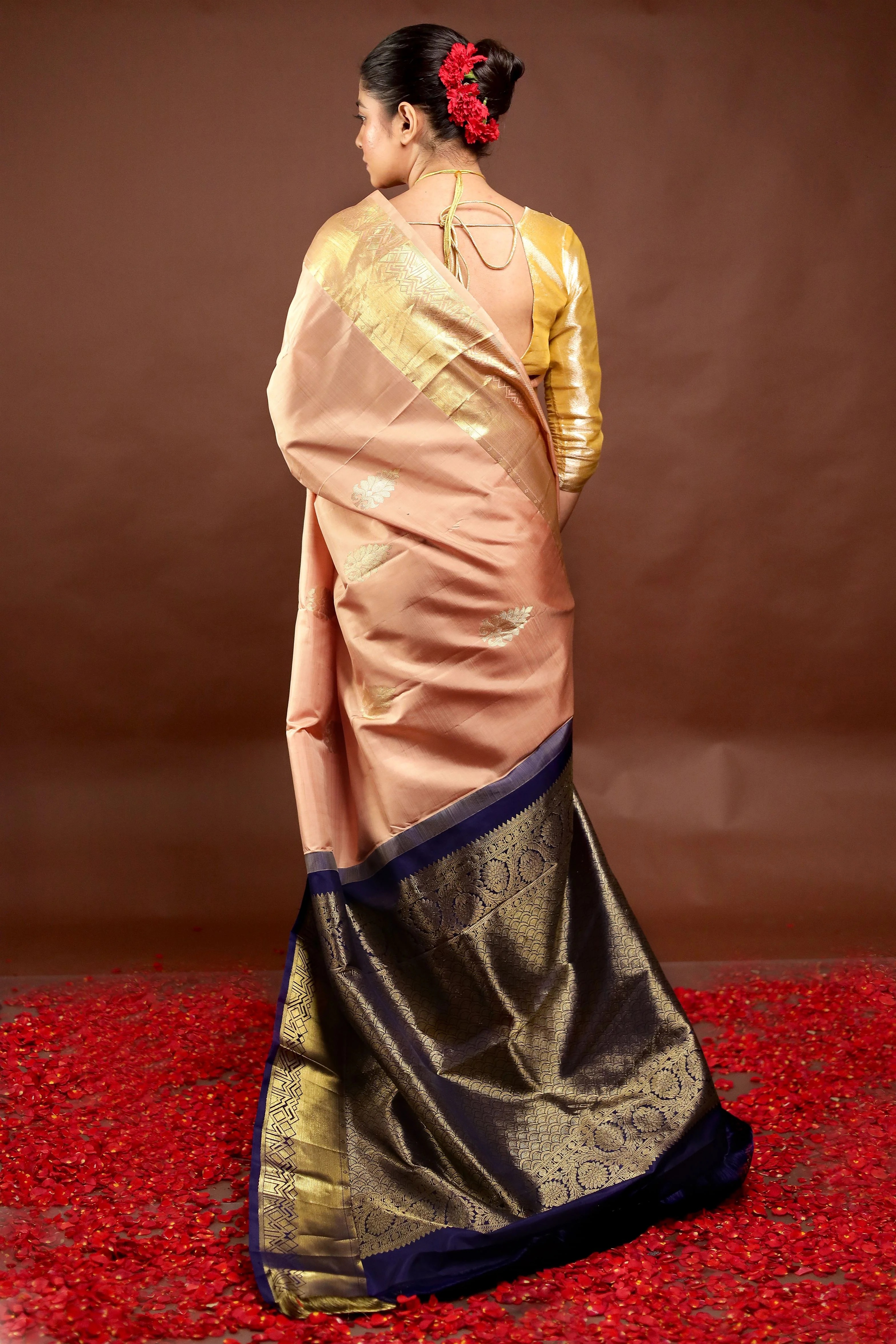 Cream Handloom Kanchipuram Pure Silk Saree With Blouse Piece - Image 4