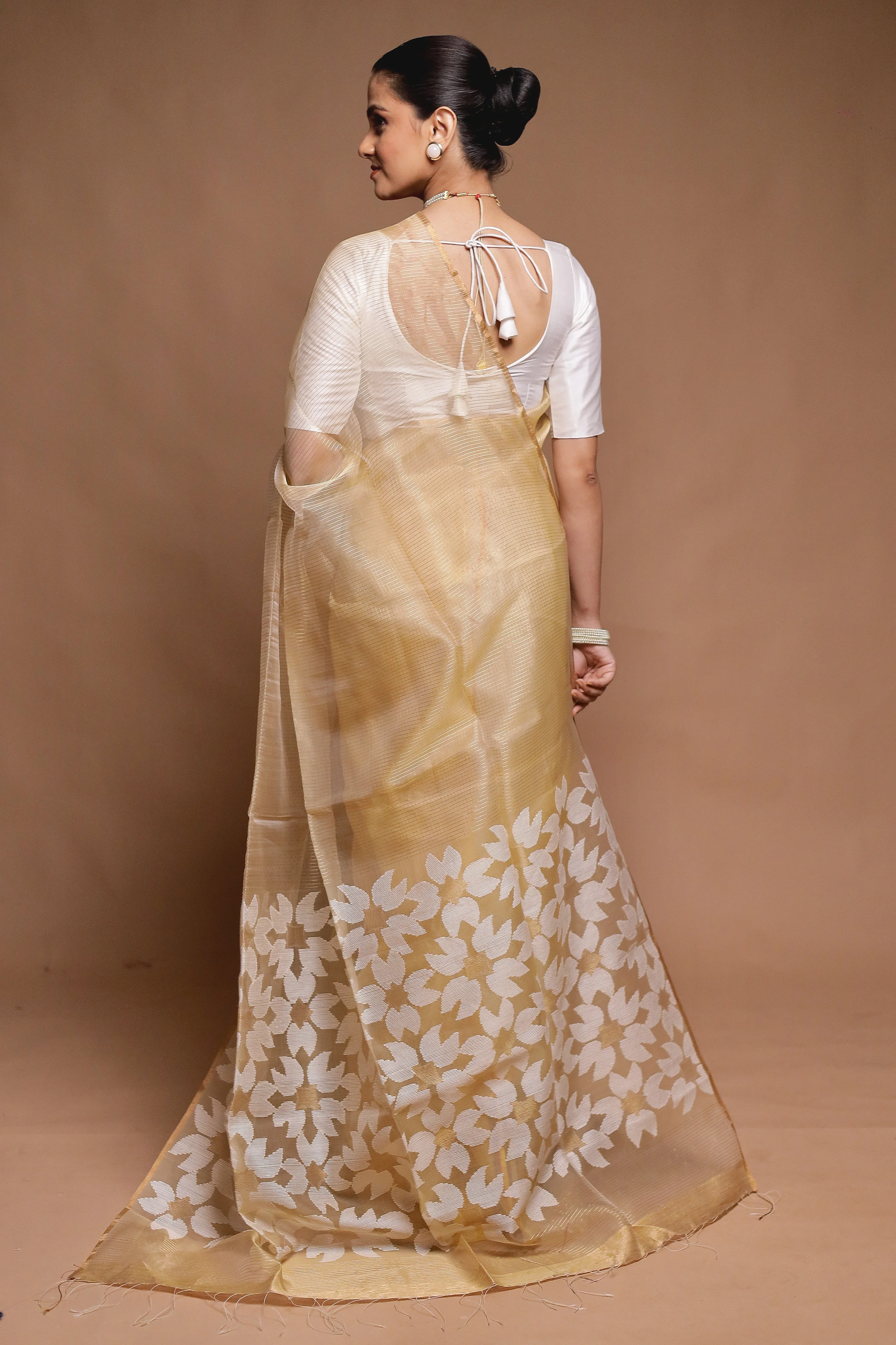 Cream Handloom Matka Pure Silk Saree With Blouse Piece - Image 3