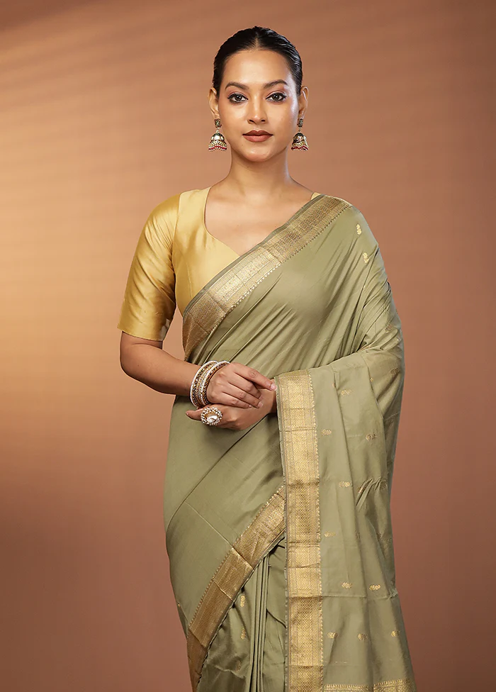 Cream Kanjivaram Silk Saree With Blouse Piece