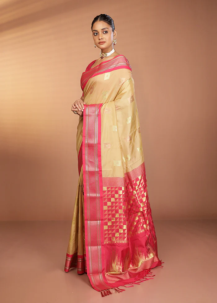 Cream Kanjivaram Silk Saree With Blouse Piece - Image 4