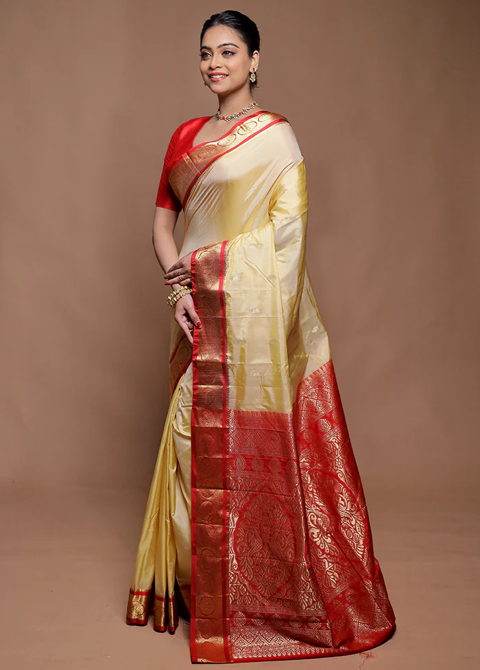 Cream Kanjivaram Silk Saree With Blouse Piece - Image 4