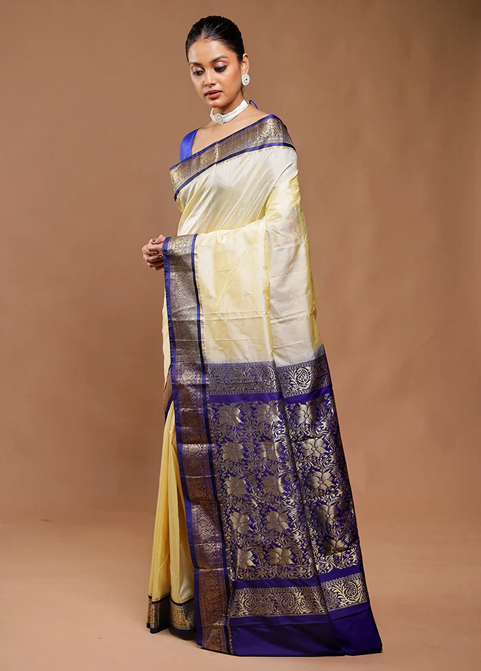 Cream Kanjivaram Silk Saree With Blouse Piece - Image 4