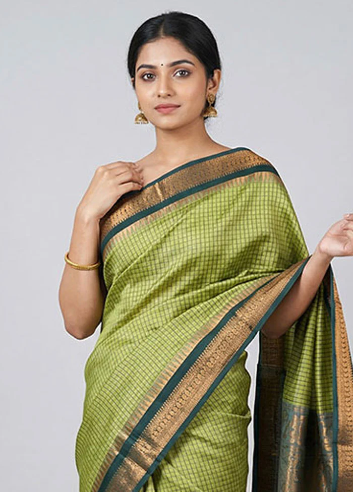Green Kanjivaram Silk Saree With Blouse Piece - Image 2
