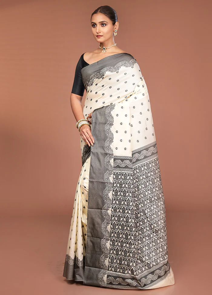 Cream Kanjivaram Silk Saree With Blouse Piece - Image 4