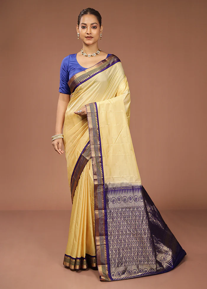 Cream Kanjivaram Silk Saree With Blouse Piece - Image 2