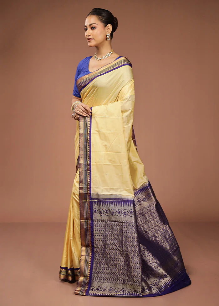 Cream Kanjivaram Silk Saree With Blouse Piece - Image 4