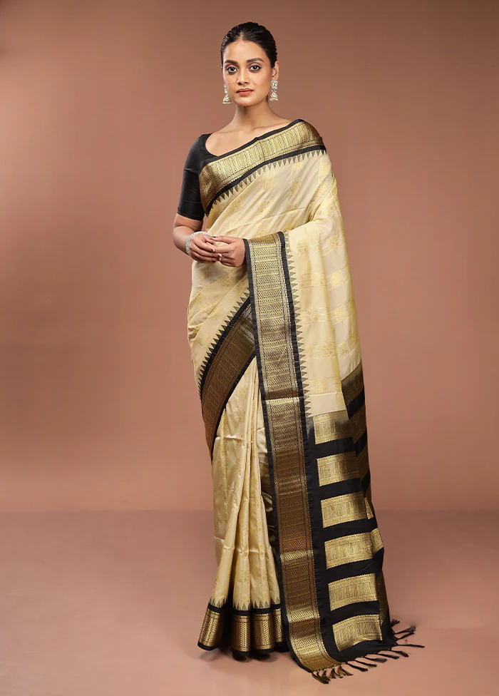Cream Kanjivaram Silk Saree With Blouse Piece - Image 2