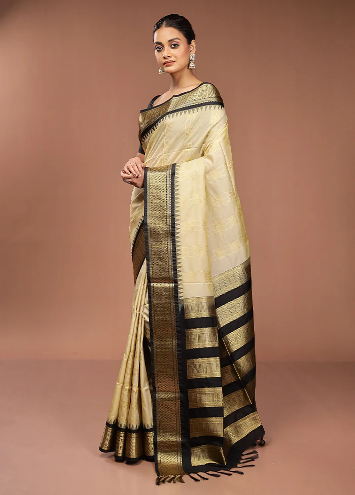 Cream Kanjivaram Silk Saree With Blouse Piece - Image 4