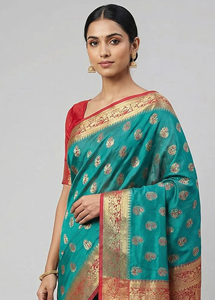 Cream Kanjivaram Silk Saree With Blouse Piece - Image 2