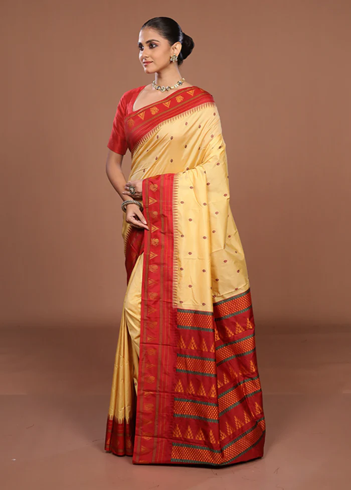 Cream Kanjivaram Silk Saree With Blouse Piece - Image 4