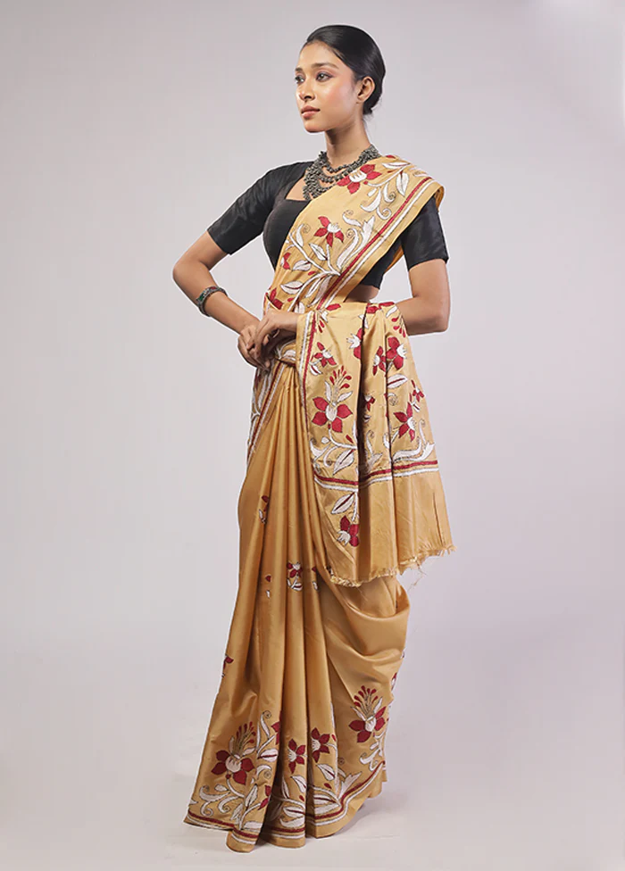 Cream Kantha Stitch Silk Saree With Blouse Piece - Image 4
