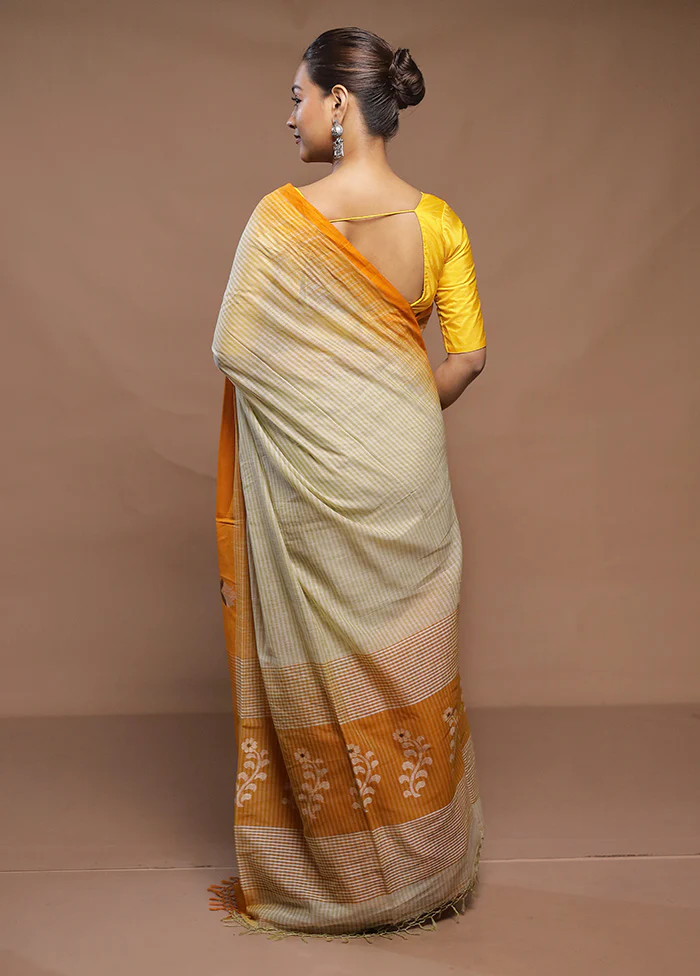 Cream Cotton Saree With Blouse Piece - Image 3