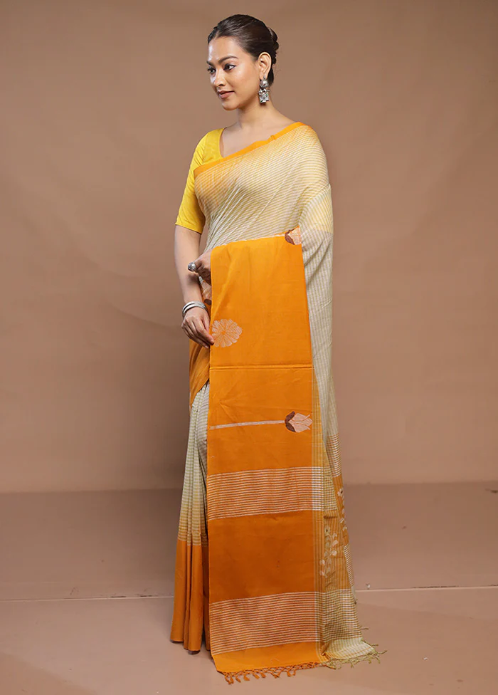 Cream Cotton Saree With Blouse Piece - Image 4
