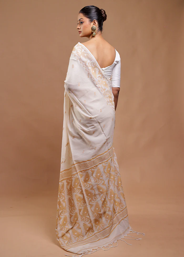 Cream Matka Silk Saree With Blouse Piece - Image 3