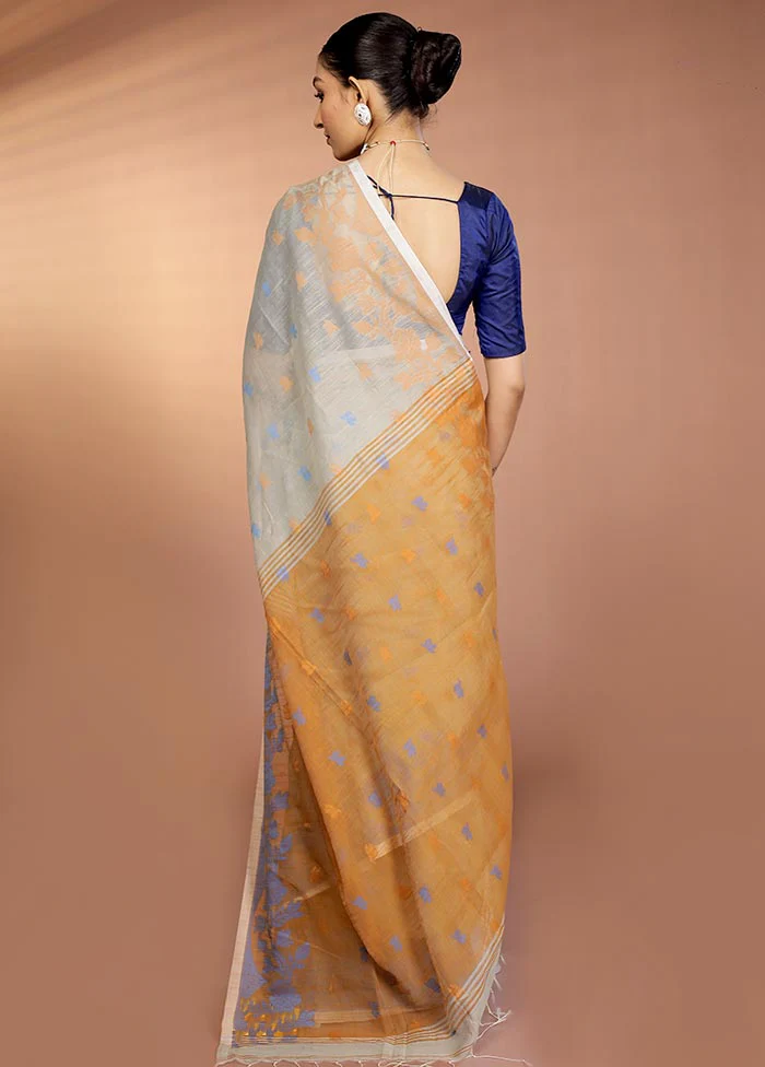 Cream Matka Silk Saree With Blouse Piece - Image 3