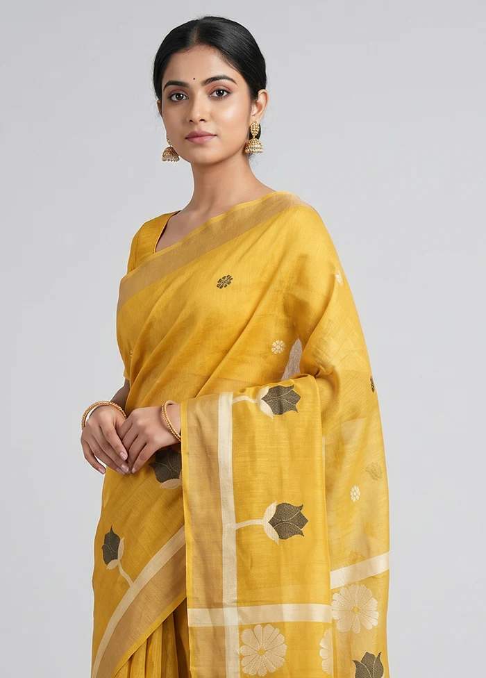 Cream Matka Silk Saree With Blouse Piece - Image 2